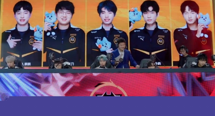 Wayward ： 你还在用坚定的眼神选乌迪尔来批评我的9号大师吗？他现在是上单