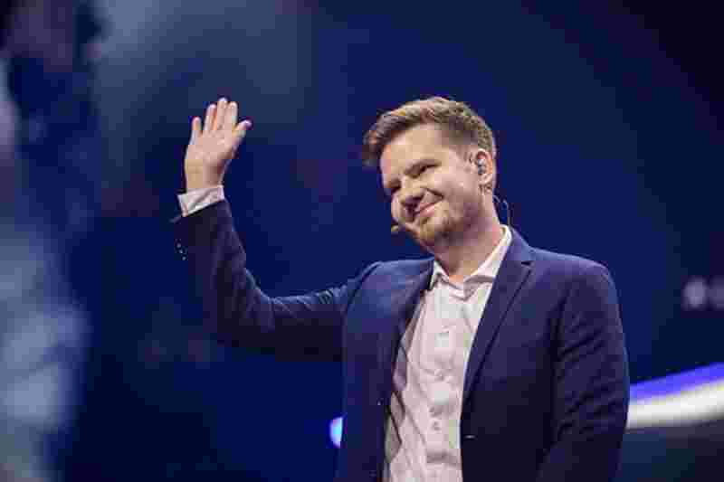 LPL官方海报：TESvsAL 谁能把握制胜先机，势如破竹拿下胜利？